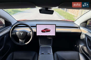 Седан Tesla Model 3 2022 в 