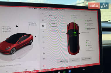 Седан Tesla Model 3 2022 в 