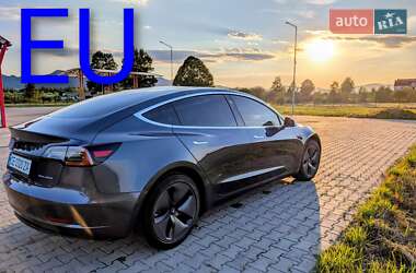 Седан Tesla Model 3 2019 в Ужгороде