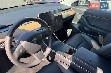 Седан Tesla Model 3 2020 в 