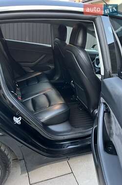 Седан Tesla Model 3 2020 в 