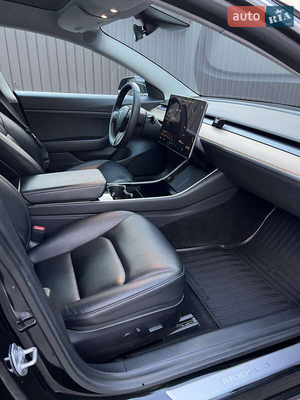 Седан Tesla Model 3 2020 в Киеве фото 5 Седан Tesla Model 3 2020 в Киеве
