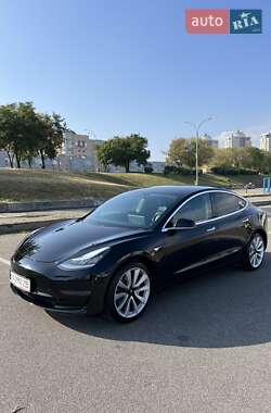 Седан Tesla Model 3 2020 в 