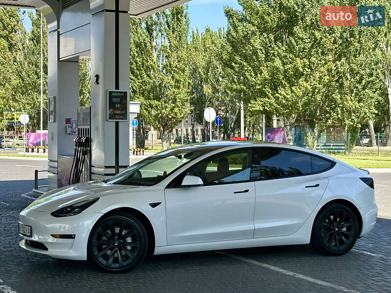 Седан Tesla Model 3 2021 в Одессе
