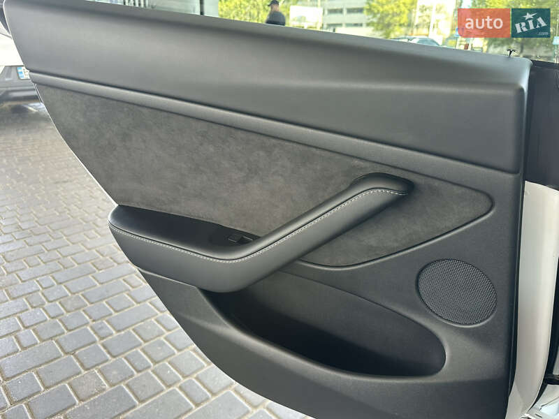 Седан Tesla Model 3 2021 в Одессе