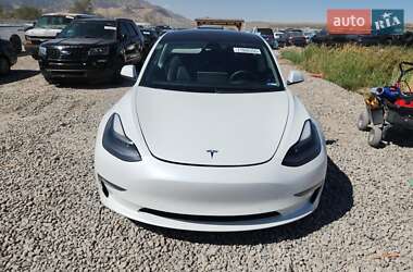 Седан Tesla Model 3 2022 в 