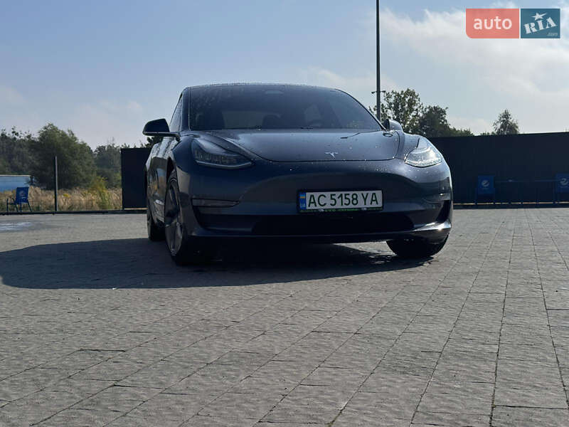 Седан Tesla Model 3 2020 в 