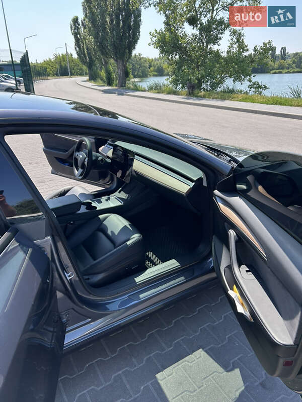 Седан Tesla Model 3 2022 в Киеве