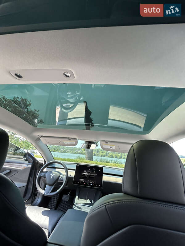 Седан Tesla Model 3 2022 в Киеве