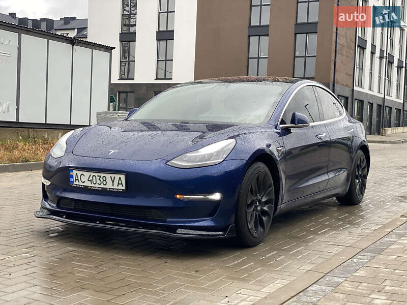 Седан Tesla Model 3 2018 в Луцке