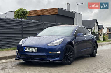 Седан Tesla Model 3 2018 в Луцке