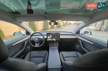 Седан Tesla Model 3 2022 в 
