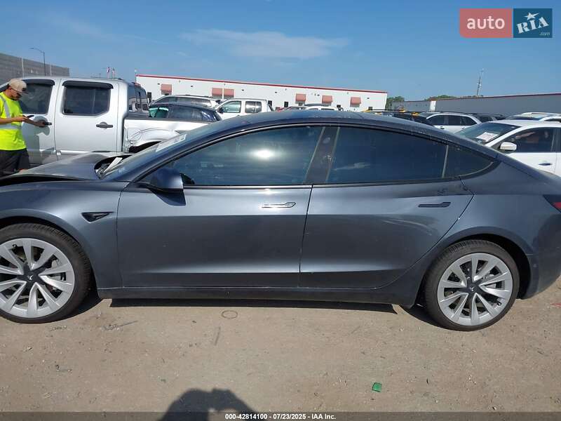 Седан Tesla Model 3 2022 в Києві