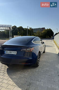 Седан Tesla Model 3 2018 в Рівному
