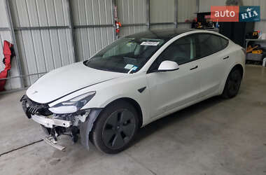 Седан Tesla Model 3 2023 в Львове