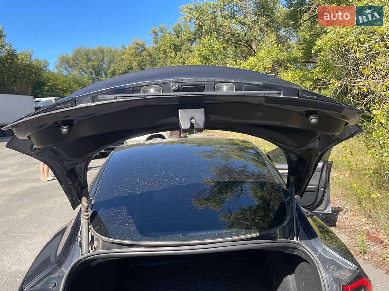 Седан Tesla Model 3 2022 в Кам'янському