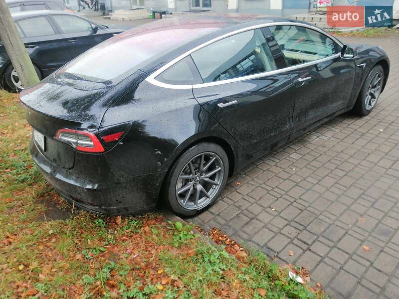 Седан Tesla Model 3 2018 в Рівному