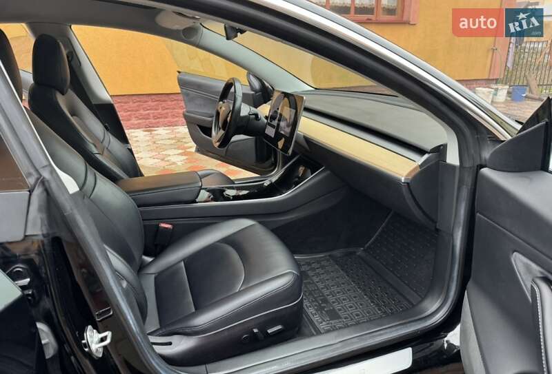 Седан Tesla Model 3 2018 в Рівному