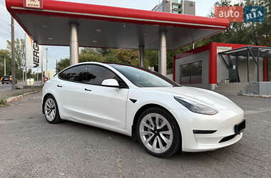 Седан Tesla Model 3 2022 в 