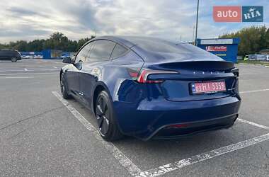 Седан Tesla Model 3 2024 в 