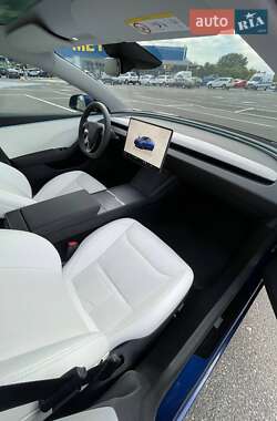 Седан Tesla Model 3 2024 в 