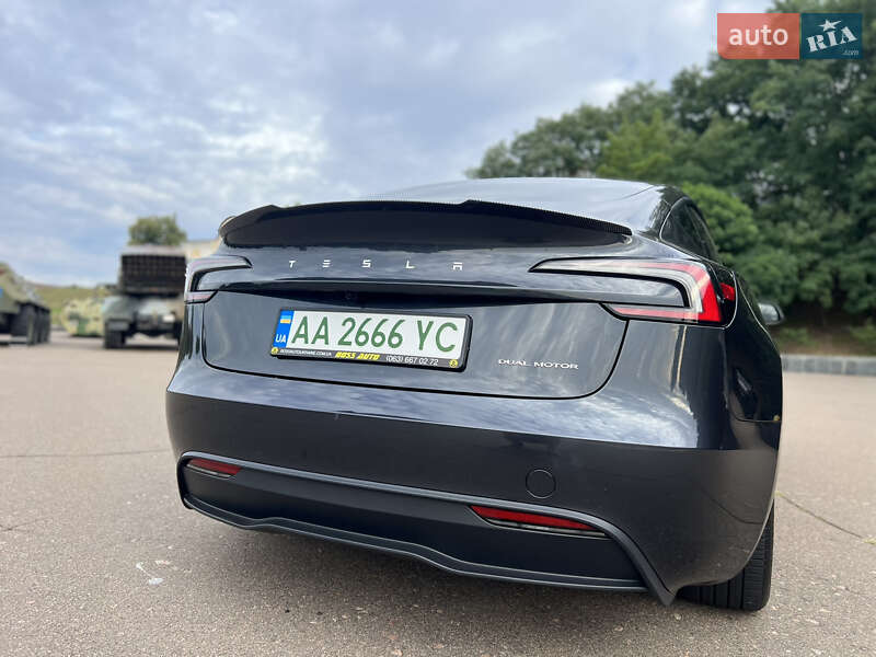 Седан Tesla Model 3 2024 в Києві