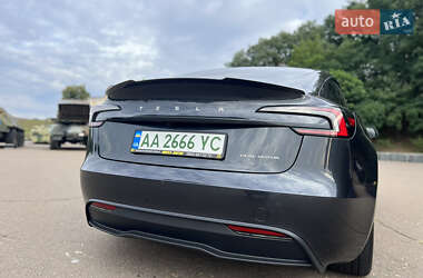 Седан Tesla Model 3 2024 в 