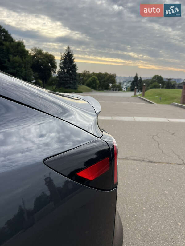 Седан Tesla Model 3 2024 в Києві
