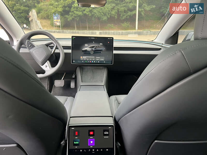 Седан Tesla Model 3 2024 в Києві