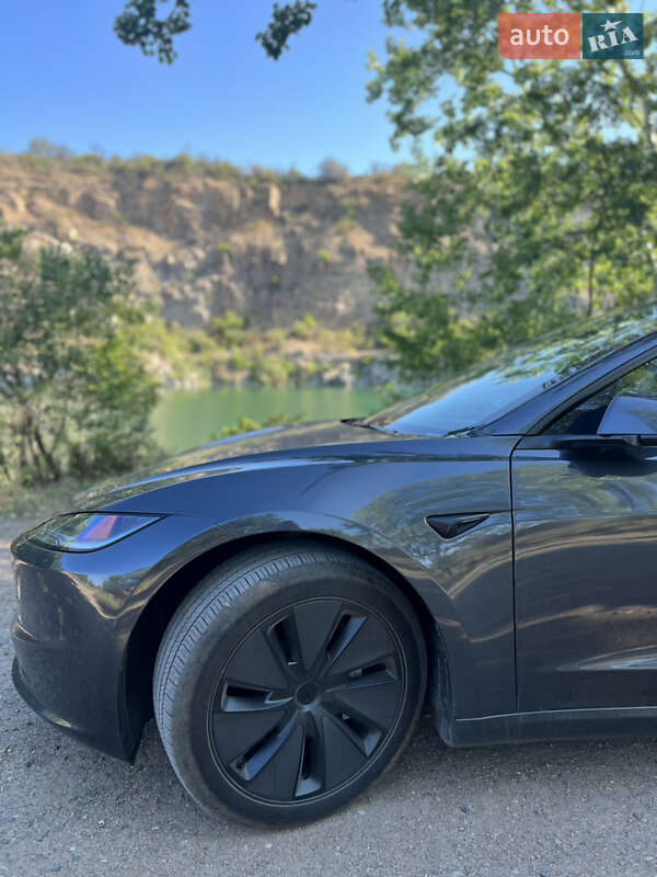 Седан Tesla Model 3 2024 в Києві