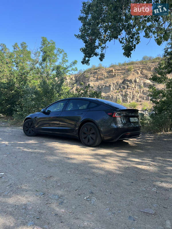 Седан Tesla Model 3 2024 в Києві
