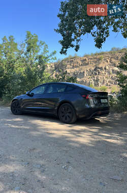Седан Tesla Model 3 2024 в 