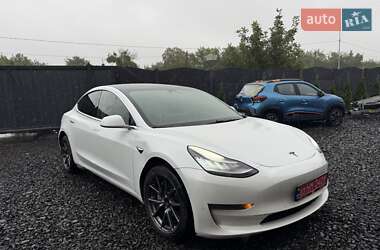 Седан Tesla Model 3 2019 в 