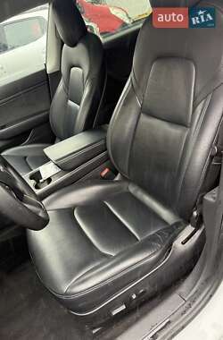 Седан Tesla Model 3 2019 в 
