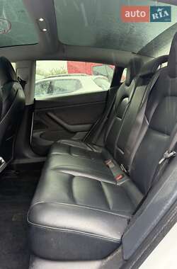 Седан Tesla Model 3 2019 в 