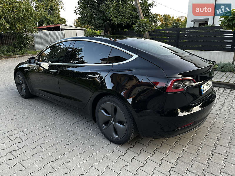 Седан Tesla Model 3 2020 в Львові
