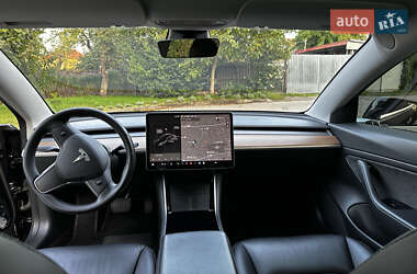 Седан Tesla Model 3 2020 в 