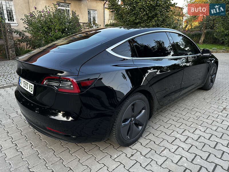 Седан Tesla Model 3 2020 в Львові