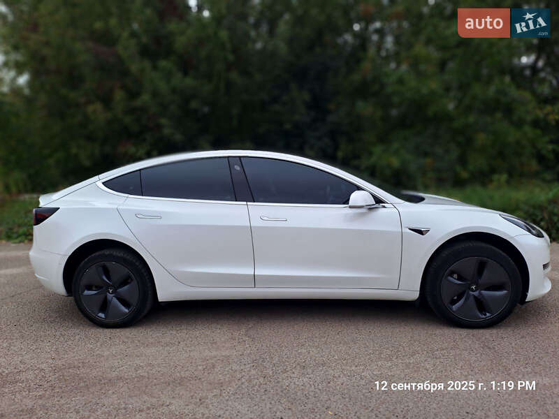 Седан Tesla Model 3 2020 в Житомире