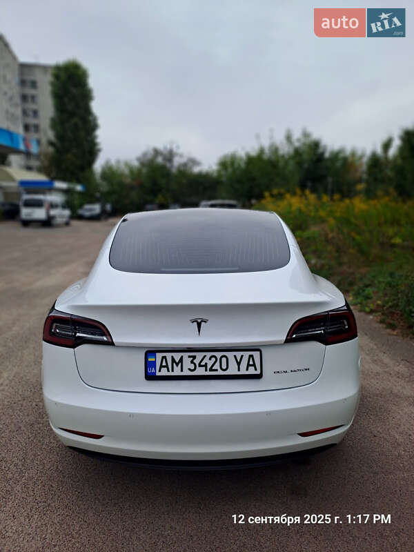 Седан Tesla Model 3 2020 в Житомире