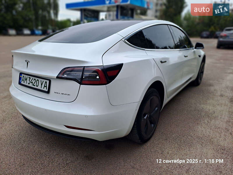 Седан Tesla Model 3 2020 в Житомире
