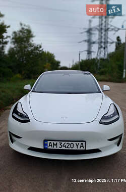 Седан Tesla Model 3 2020 в Житомире