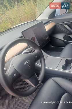 Седан Tesla Model 3 2020 в Житомирі