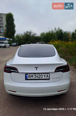 Седан Tesla Model 3 2020 в Житомирі
