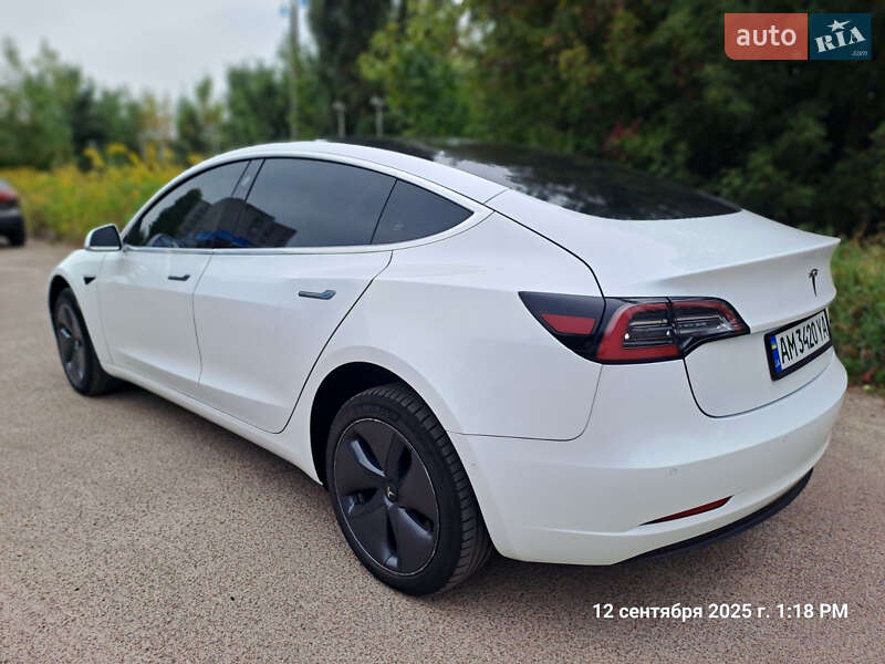 Седан Tesla Model 3 2020 в Житомире