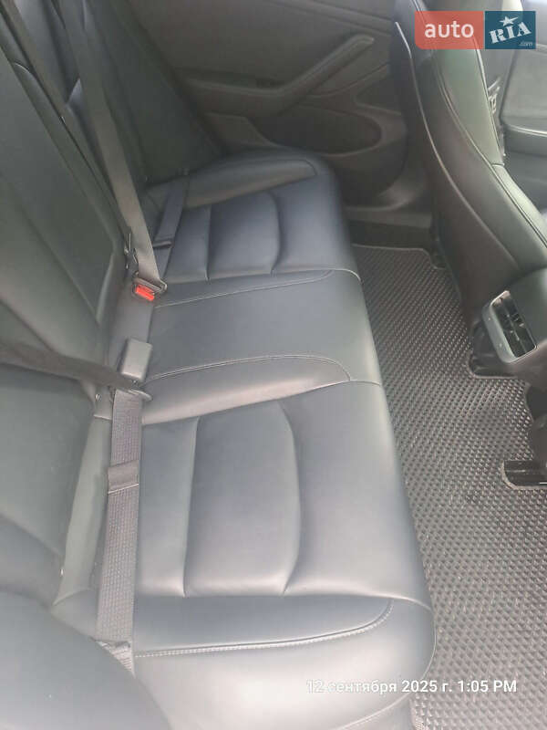 Седан Tesla Model 3 2020 в Житомире