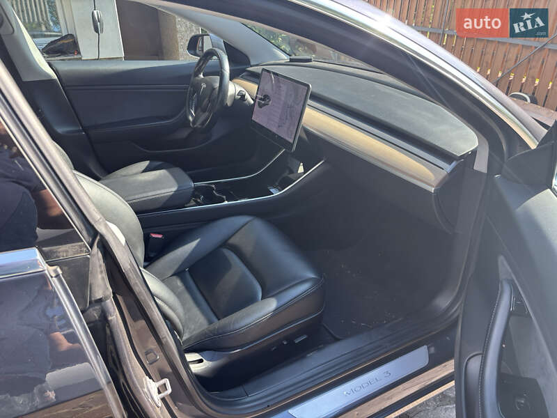 Седан Tesla Model 3 2018 в Києві