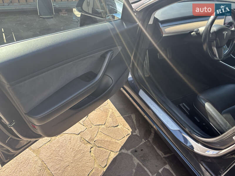 Седан Tesla Model 3 2018 в Києві
