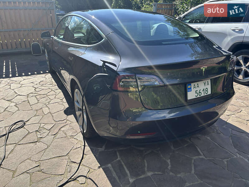Седан Tesla Model 3 2018 в Києві