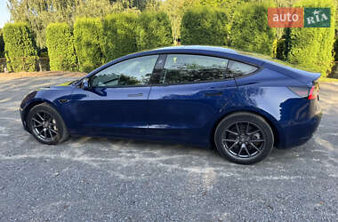 Седан Tesla Model 3 2021 в 